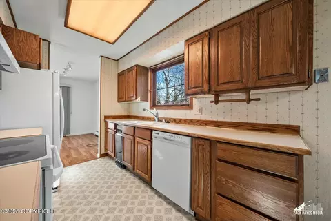 Kitchen - 1521 Cache Dr, Anchorage, AK 99507 photo 2 of 6