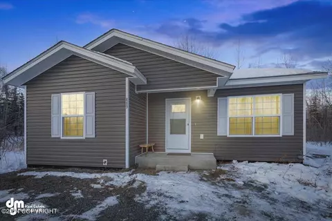 889 S Malemute Dr, Big Lake, AK 99652