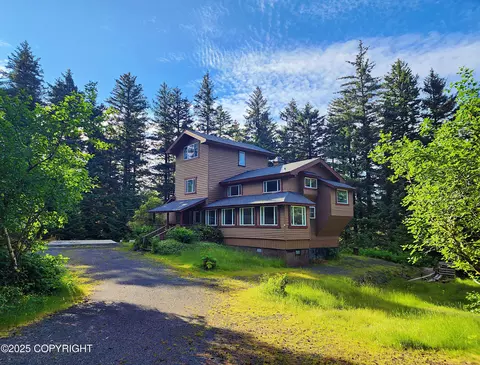 3043 Lakeview Dr, Kodiak, AK 99615