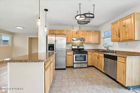 Kitchen - 3634 E 16th Ave, Anchorage, AK 99508 photo 2 of 4