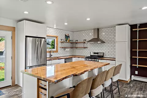 3135 E 17th Ave, Anchorage, AK 99508