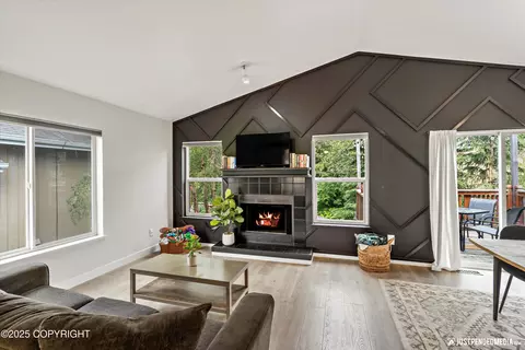 Living - 9755 Newhaven Loop, Anchorage, AK 99507 photo 2 of 4