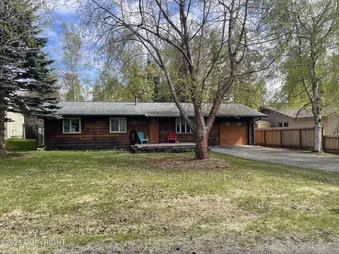 6941 Crawford St, Anchorage, AK 99502