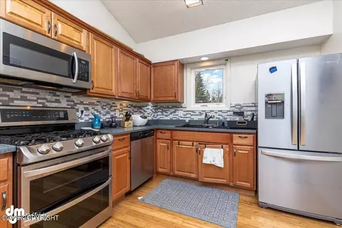 Kitchen - 400 Cherry St, Anchorage, AK 99504 photo 2 of 4