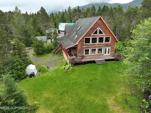 11 Rose Ln E, Petersburg, AK 99833