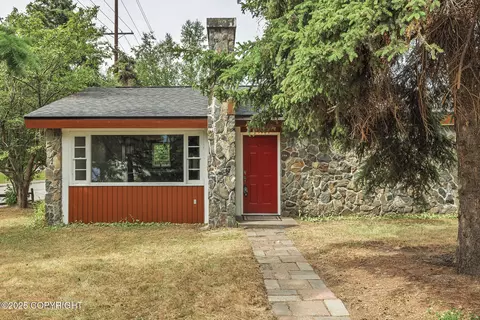 290 Park St, Anchorage, AK 99508