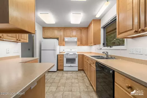 3750 Winterset Dr, Anchorage, AK 99508 photo 17