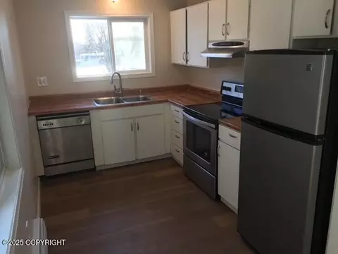 Kitchen - 420 E 14th Ave, Anchorage, AK 99501 photo 3 of 8