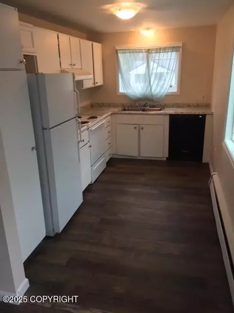 Kitchen - 420 E 14th Ave, Anchorage, AK 99501 photo 2 of 8