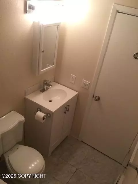 Bath - 420 E 14th Ave, Anchorage, AK 99501 photo 10 of 15