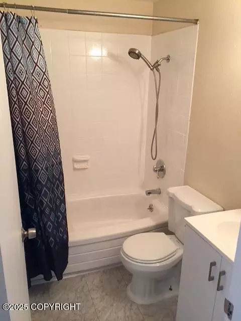 Bath - 420 E 14th Ave, Anchorage, AK 99501 photo 9 of 15