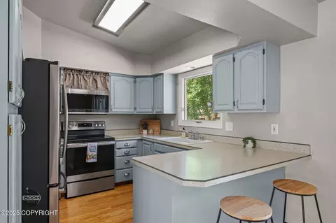 Kitchen - 9645 Nulato Cir, Eagle River, AK 99577 photo 2 of 5