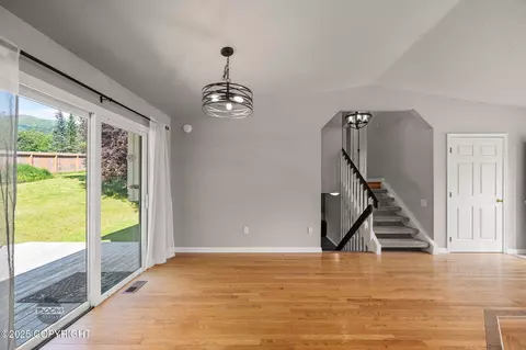 Living - 9645 Nulato Cir, Eagle River, AK 99577 photo 5 of 7