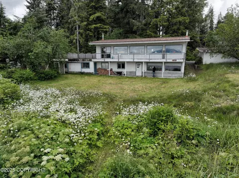 411 Sandy Beach Rd, Petersburg, AK 99833