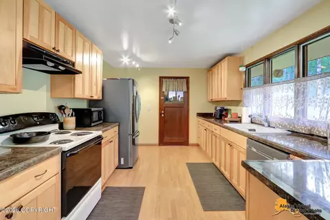 17206 Foothill Ave, Eagle River, AK 99577 photo 13