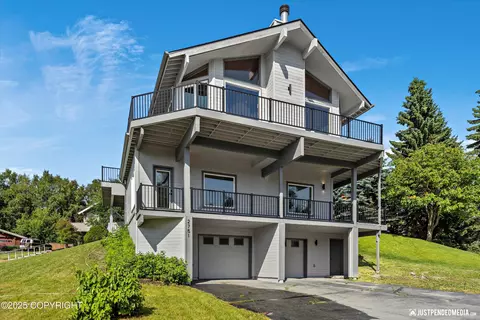 2751 Pelican Dr, Anchorage, AK 99502
