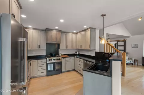 Kitchen - 22035 Upper Canyon Dr, Eagle River, AK 99577 photo 3 of 7