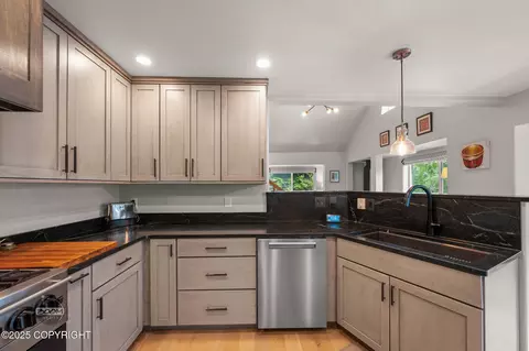 Kitchen - 22035 Upper Canyon Dr, Eagle River, AK 99577 photo 5 of 7