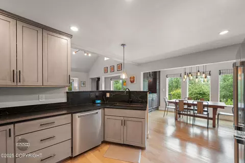 Kitchen - 22035 Upper Canyon Dr, Eagle River, AK 99577 photo 6 of 7