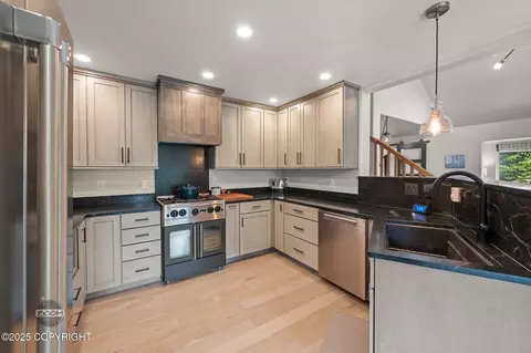 Kitchen - 22035 Upper Canyon Dr, Eagle River, AK 99577 photo 4 of 7