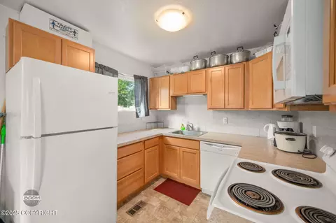 8033 E 6th Ave, Anchorage, AK 99504 photo 6