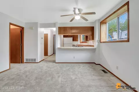 Living - 4069 E 20th Ave # 51, Anchorage, AK 99508 photo 5 of 5