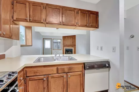 Kitchen - 4069 E 20th Ave # 51, Anchorage, AK 99508 photo 4 of 5