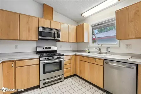 5043 E 43rd Ave, Anchorage, AK 99508 photo 3