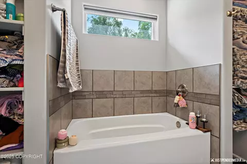 13868 Akers Cir, Eagle River, AK 99577 photo 33