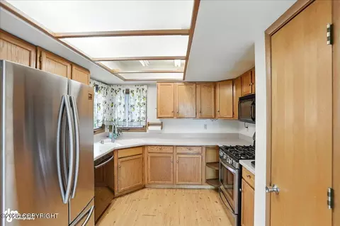 Kitchen - 18114 N Parkview Terrace Loop, Eagle River, AK 99577 photo 2 of 3