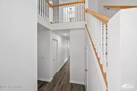 Entry Way - 3827 Hampton Dr, Anchorage, AK 99504 photo 4 of 4