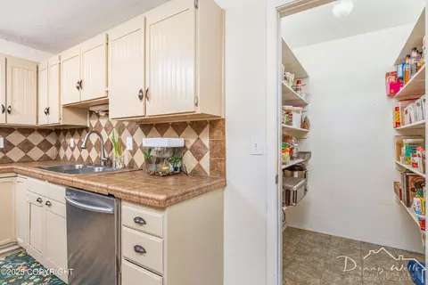 Kitchen - 9223 Elgin Cir, Anchorage, AK 99502 photo 1 of 2
