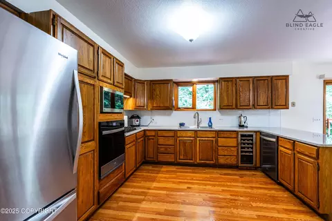 Kitchen - 25220 Schaff Dr, Chugiak, AK 99567 photo 3 of 6