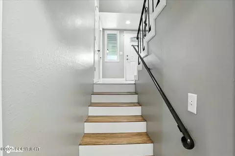 Entry Way - 10826 Goodpaster Cir, Eagle River, AK 99577 photo 5 of 6