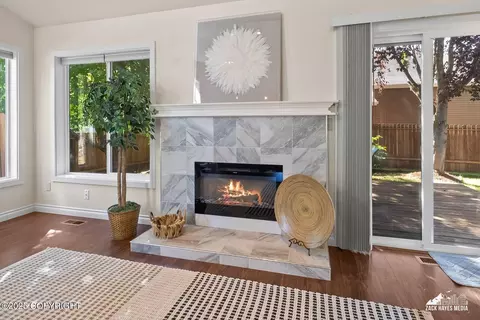 Living - 10515 Spindrift Loop, Anchorage, AK 99515 photo 5 of 6