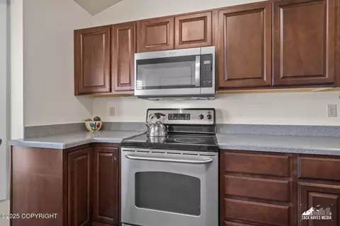Kitchen - 10515 Spindrift Loop, Anchorage, AK 99515 photo 5 of 9