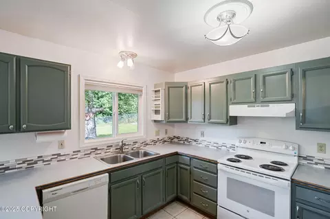 18107 Kantishna Dr, Eagle River, AK 99577 photo 9