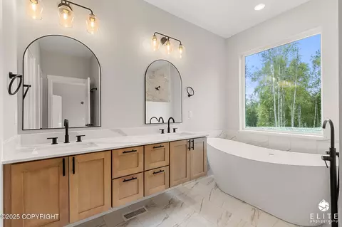 1318 N Utopia View Cir, Wasilla, AK 99654