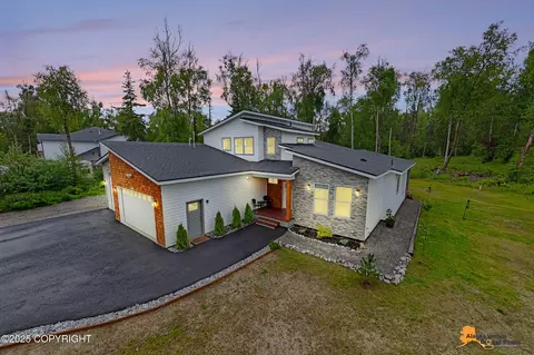 6831 S Rolf Cir, Wasilla, AK 99623