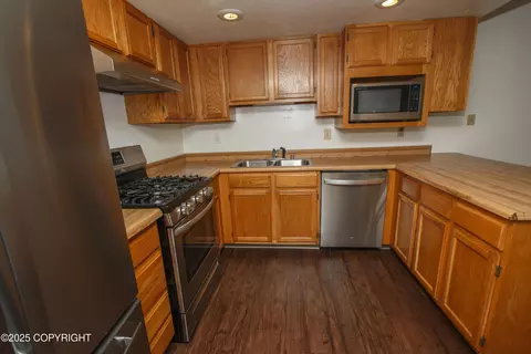 Kitchen - 18716 N Lowrie Loop, Eagle River, AK 99577 photo 3 of 3