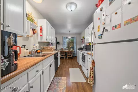 917 E 45th Ct, Anchorage, AK 99503 photo 9