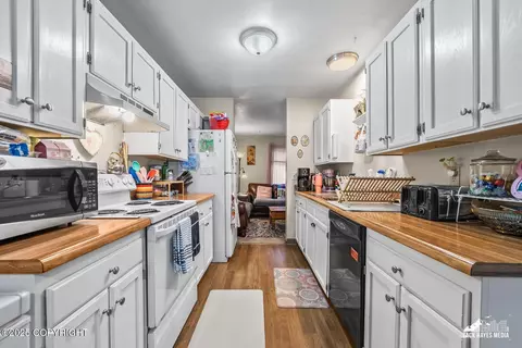 917 E 45th Ct, Anchorage, AK 99503 photo 14