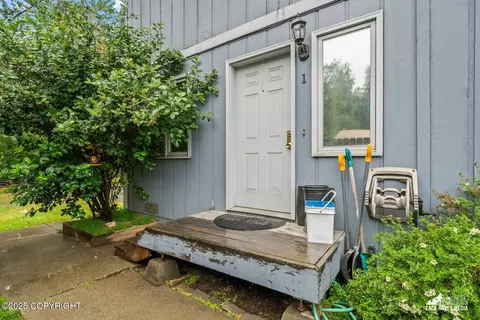 917 E 45th Ct, Anchorage, AK 99503 photo 3