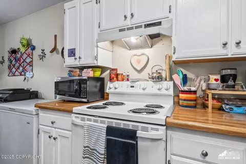 917 E 45th Ct, Anchorage, AK 99503 photo 12