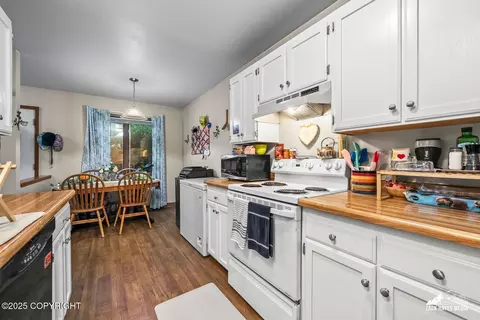 917 E 45th Ct, Anchorage, AK 99503 photo 11