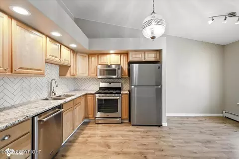 Kitchen - 5616 E Beaver Ave # E, Wasilla, AK 99654 photo 2 of 3