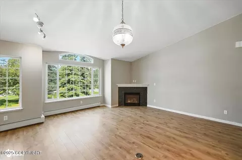 Living - 5616 E Beaver Ave # E, Wasilla, AK 99654 photo 6 of 9