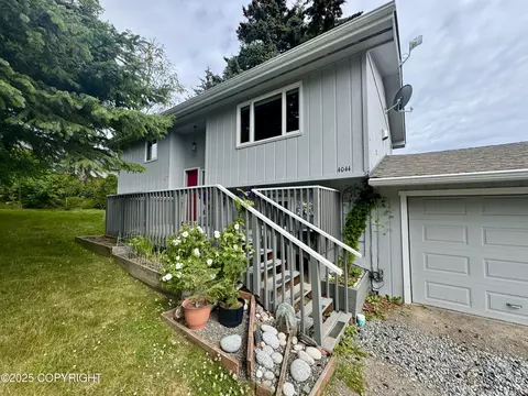 4044 Main St, Homer, AK 99603