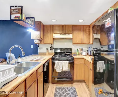 Kitchen - 18720 N Lowrie Loop, Eagle River, AK 99577 photo 2 of 5
