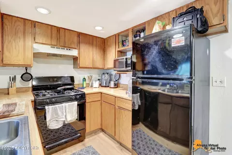 Kitchen - 18720 N Lowrie Loop, Eagle River, AK 99577 photo 4 of 5